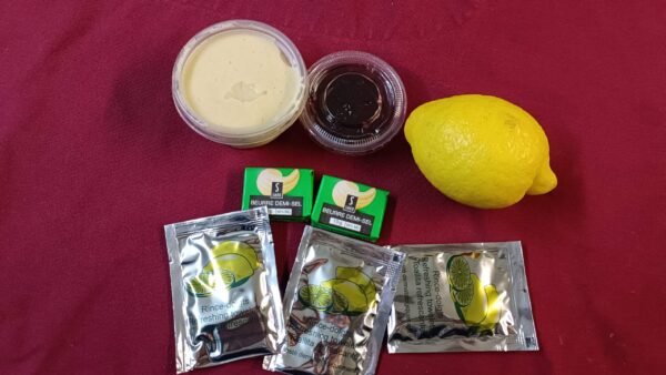Accompagnement: CONDIMENTS  composé de vinaigre échalotte, mayonnaise, citron, beurre demi sel, rinces doigts