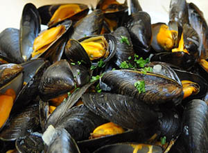 Moules accompagnées de frites